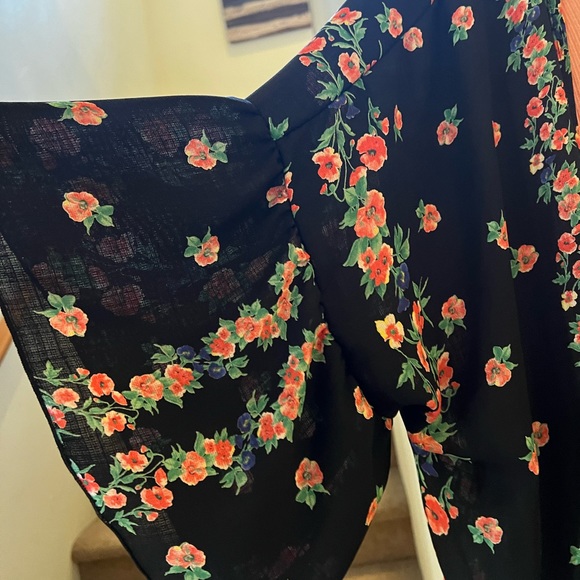 Women's Kimono and Top both by Chic Soul - Picture 5 of 6